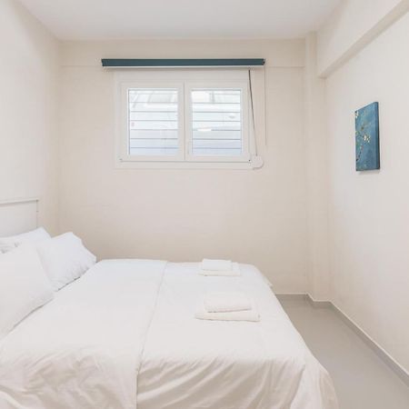 Fully Renovated Luxurious Semi-Basement Studio Афины Экстерьер фото