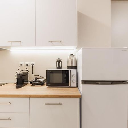 Fully Renovated Luxurious Semi-Basement Studio Афины Экстерьер фото