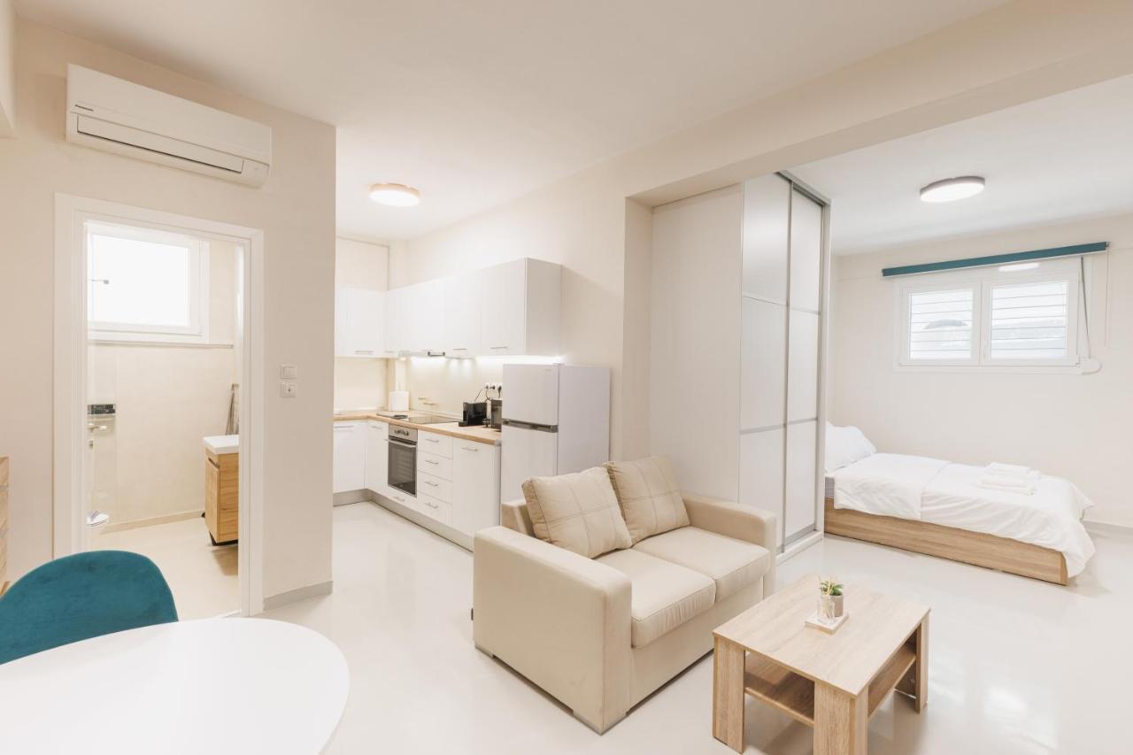 Fully Renovated Luxurious Semi-Basement Studio Афины Экстерьер фото